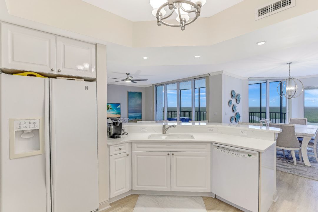 1060 Borghese Ln, Naples, FL 34114