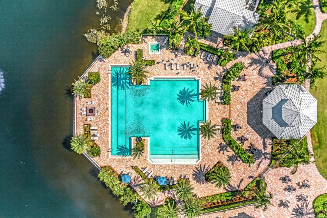 9765 Everglades Dr, Naples, FL 34120