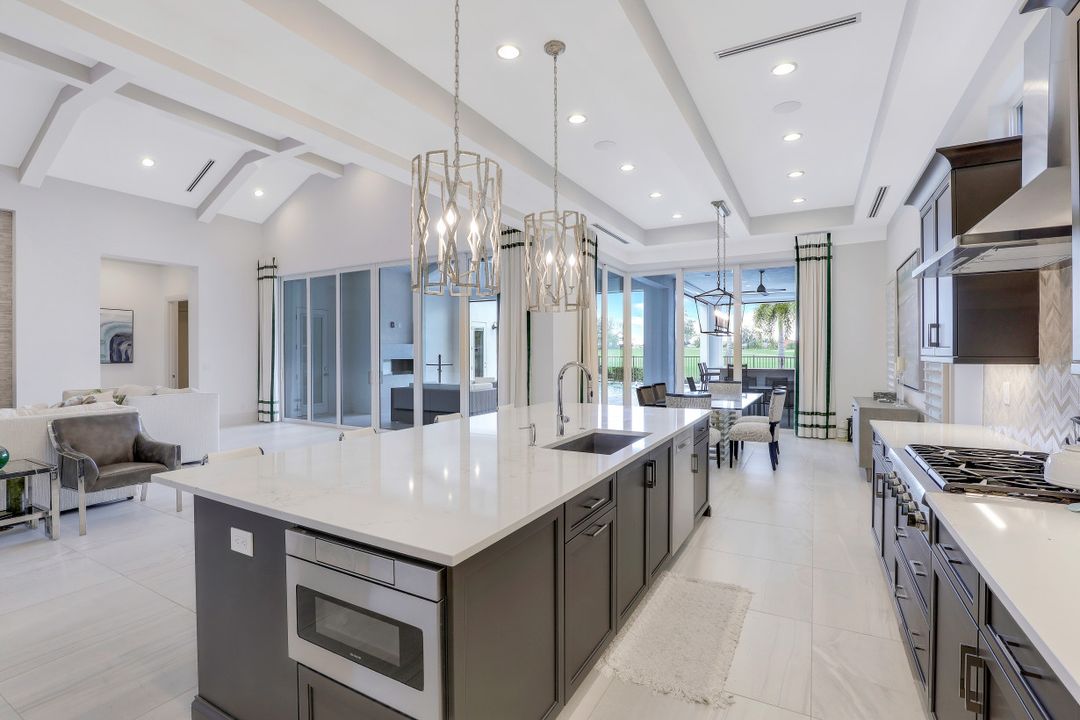 16373 Corsica Way, Naples, FL 34110