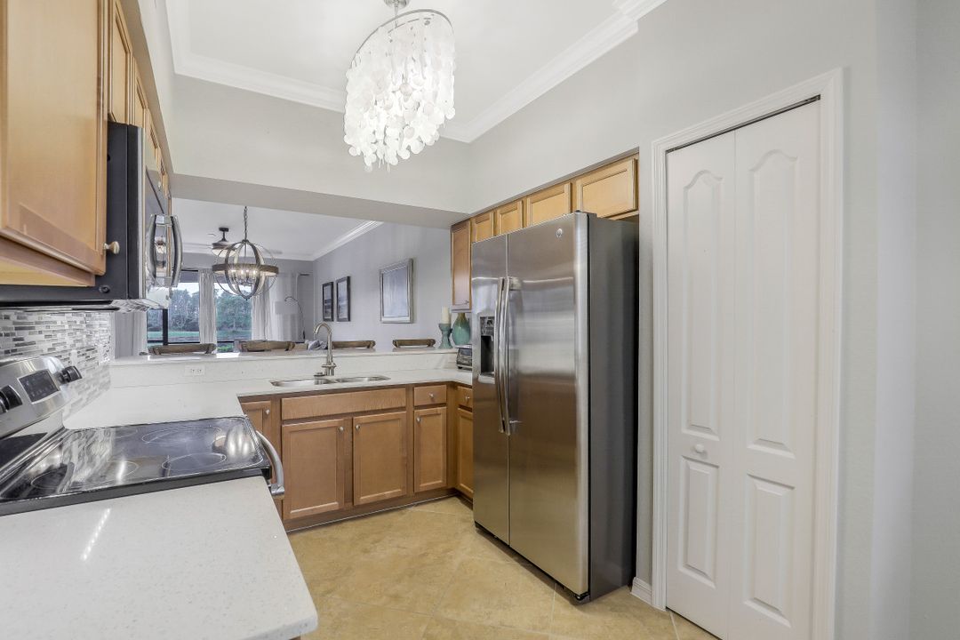 9727 Acqua Ct #415, Naples, FL 34113