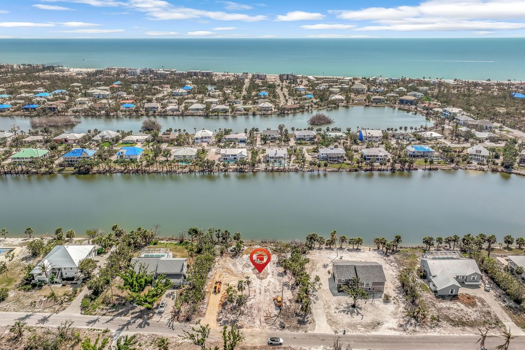 565 Lake Murex Cir, Sanibel, FL 33957