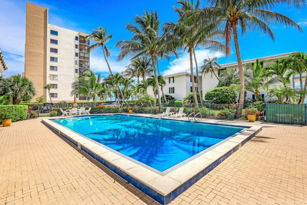 10573 Gulf Shore Dr #304, Naples, FL 34108