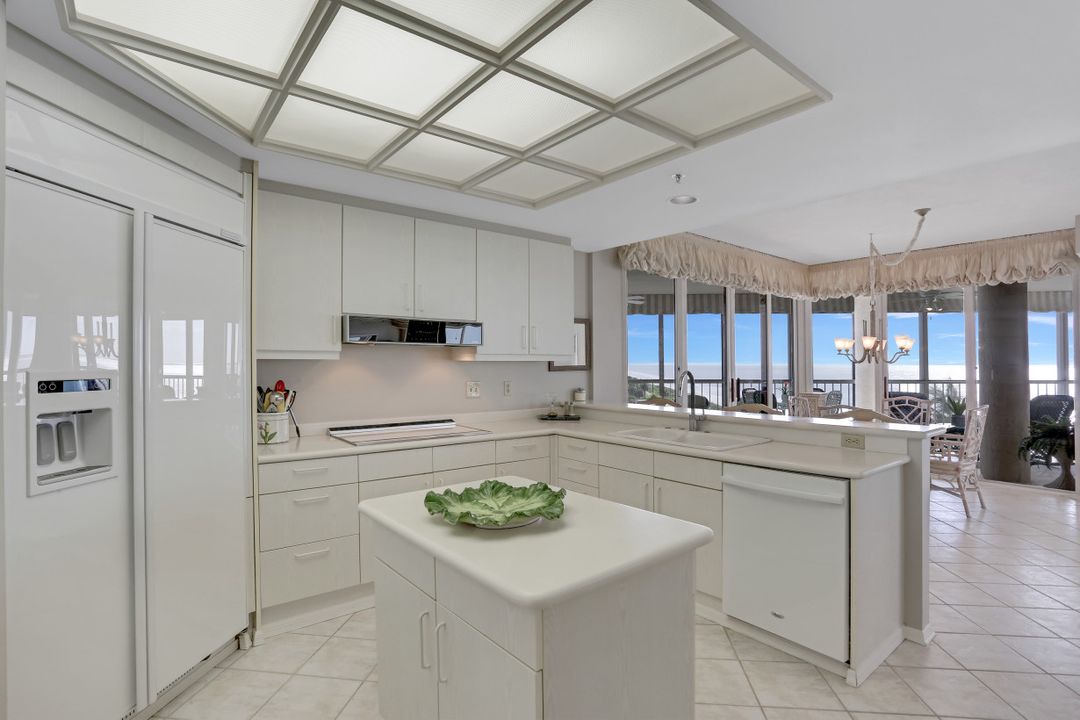 4951 Gulf Shore Blvd #302, Naples, FL 34103