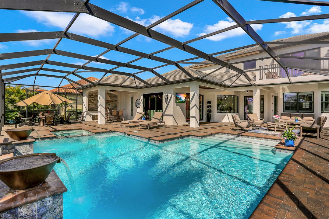 2296 Somerset Pl, Naples, FL 34120