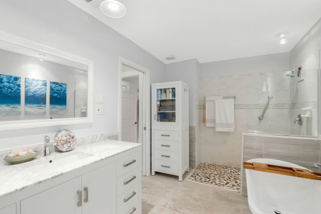 2201 Noble Ct, Naples, FL 34110