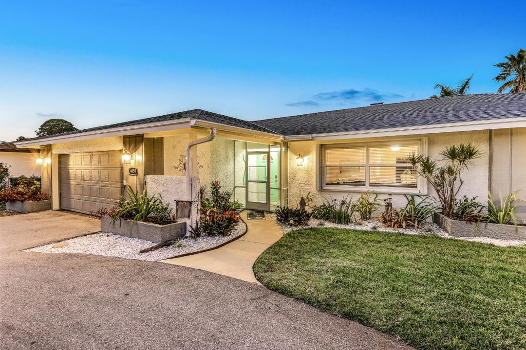 4459 Parrot Ave, Naples, FL 34104