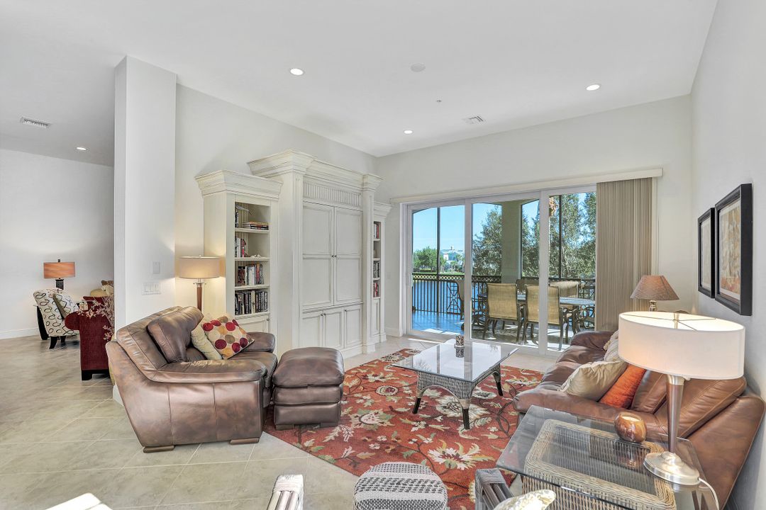 9243 Tesoro Ln #204, Naples, FL 34114