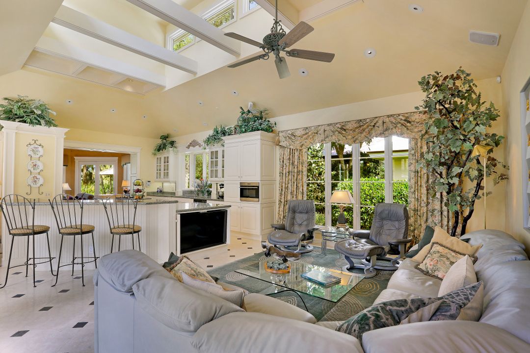 185 Cheshire Way, Naples, FL 34110