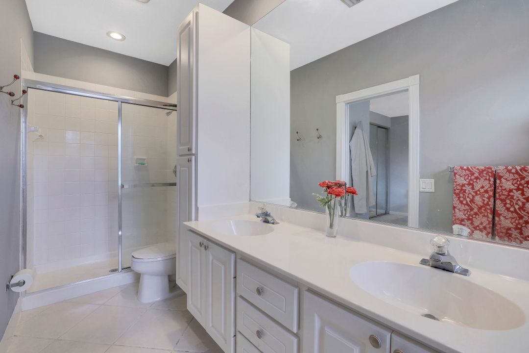 5637 Cove Cir, Naples, FL 34119