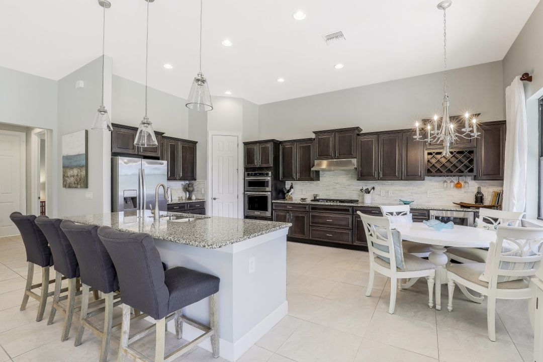 16320 Camden Lakes Cir, Naples, FL 34110