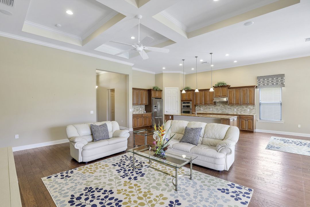 9172 Flint Ct, Naples, FL 34120