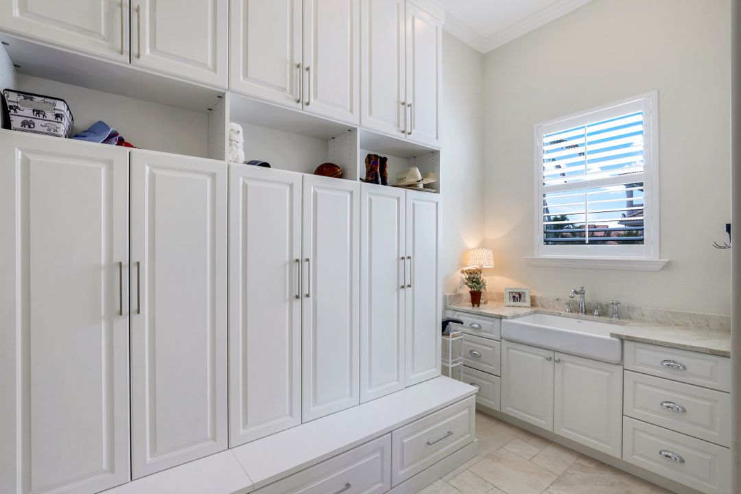 5930 Harborage Dr, Fort Myers, FL 33908