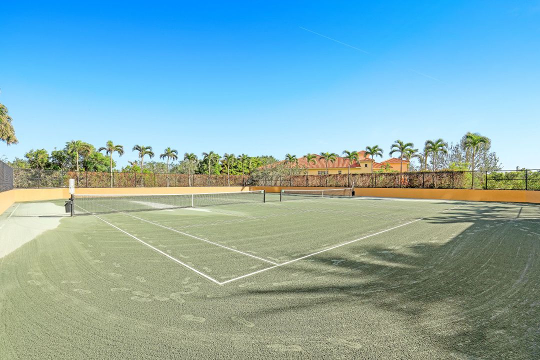 6597 Nicholas Blvd #1501, Naples, FL 34108