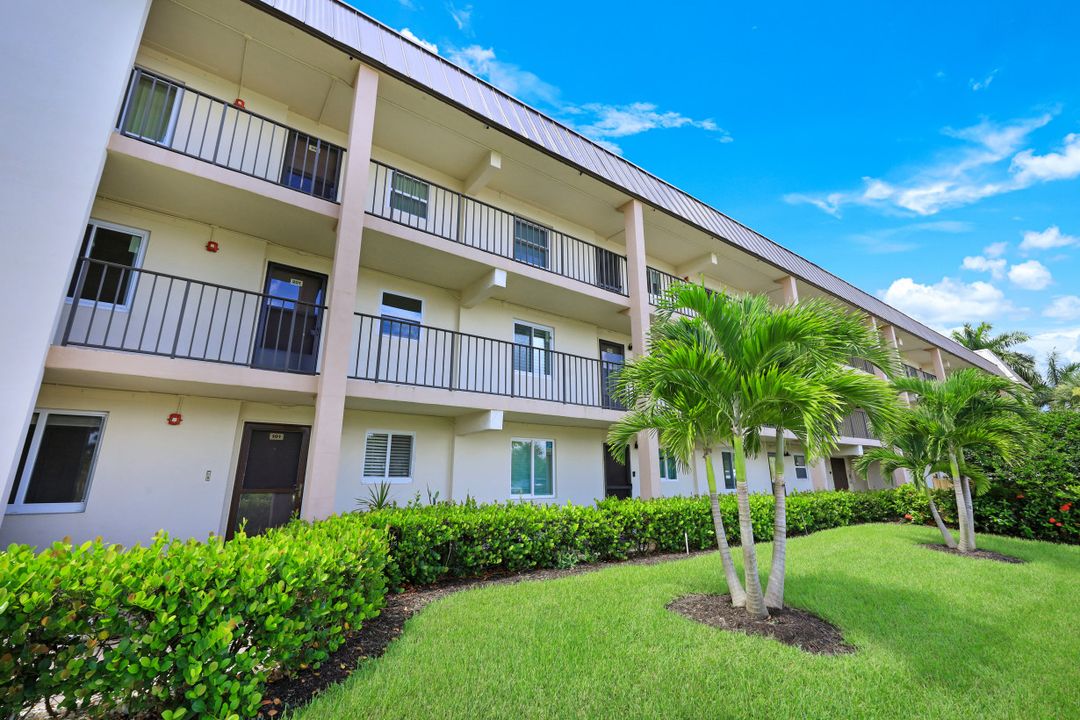 1010 Manatee Rd #B201, Naples, FL 34114