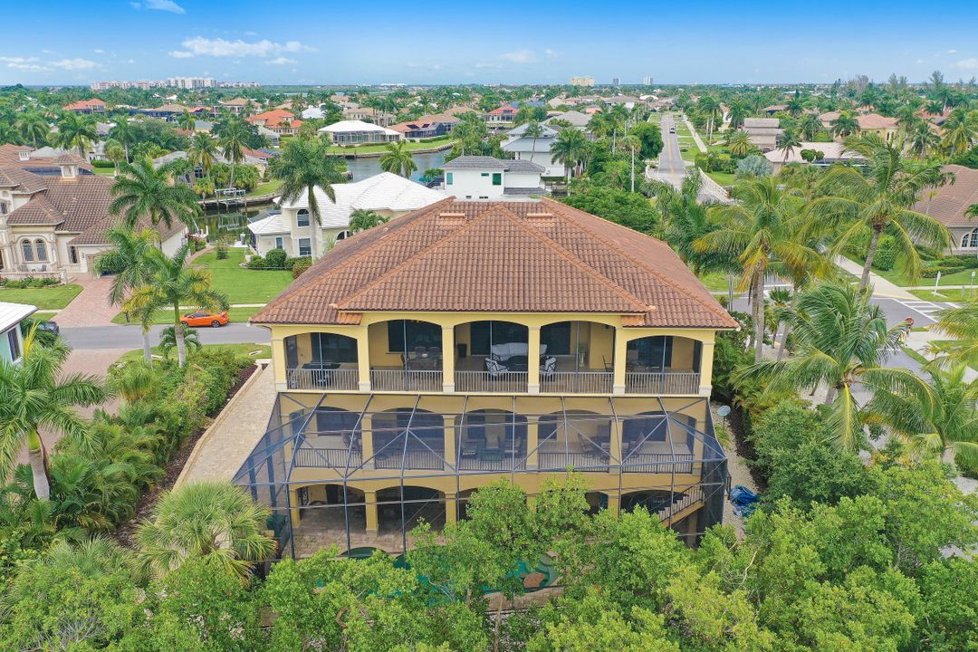 500 Spinnaker Dr, Marco Island, FL 34145