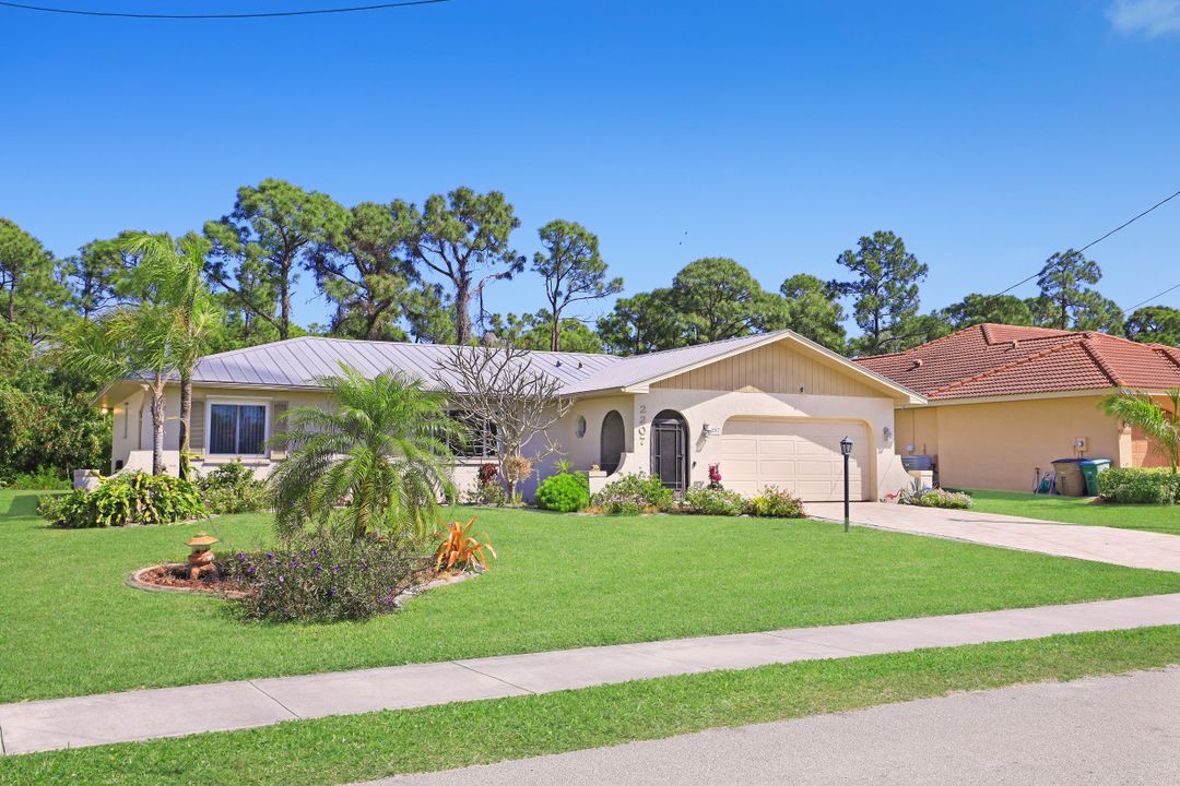 2207 SW 38th Terrace, Cape Coral, FL 33914