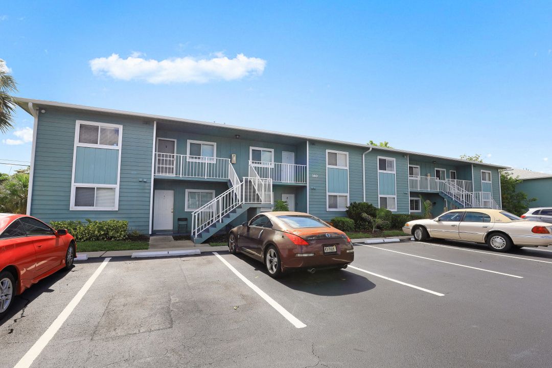 140 Cypress Way E #607, Naples, FL 34110