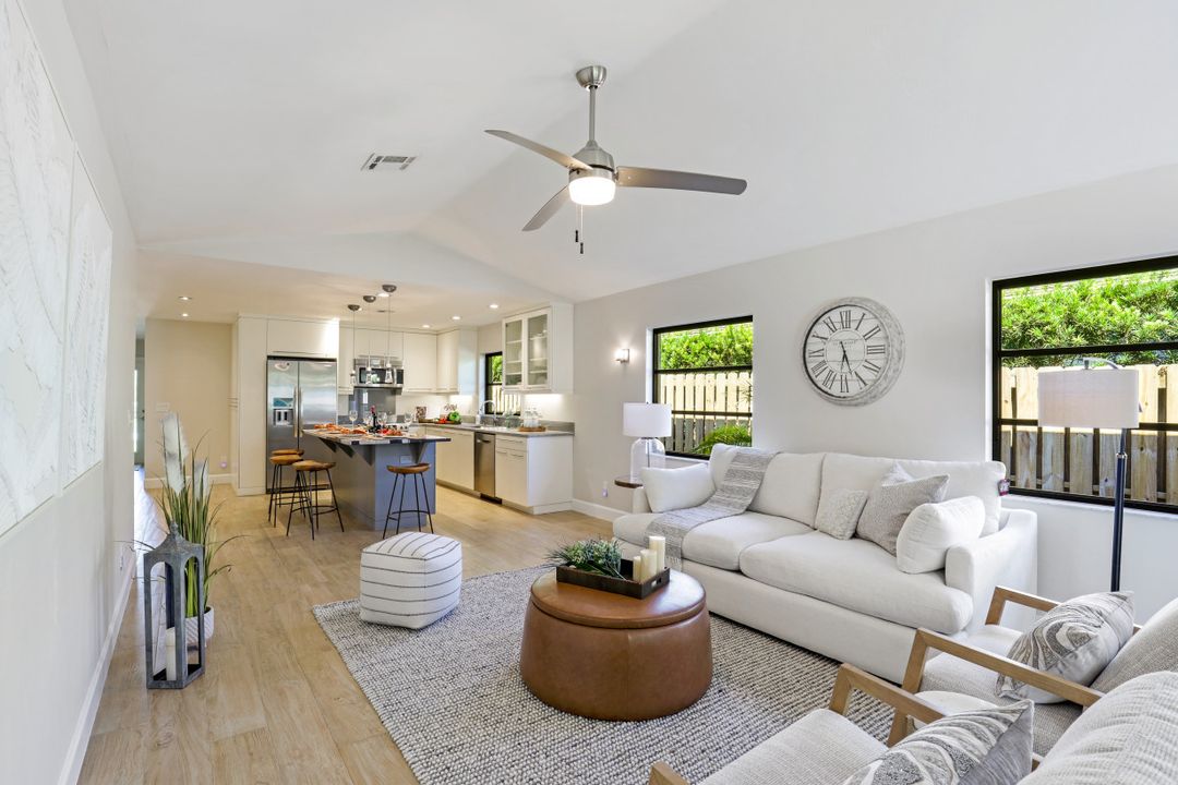 640 98th Ave N, Naples, FL 34108