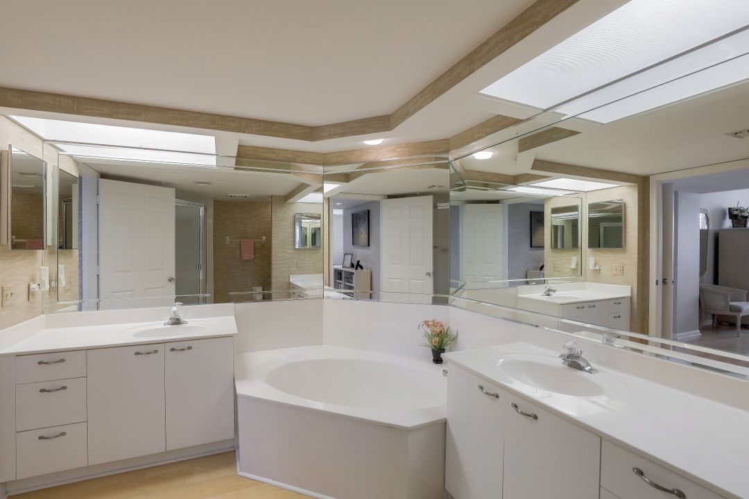 21 Bluebill Ave #404, Naples, FL 34108