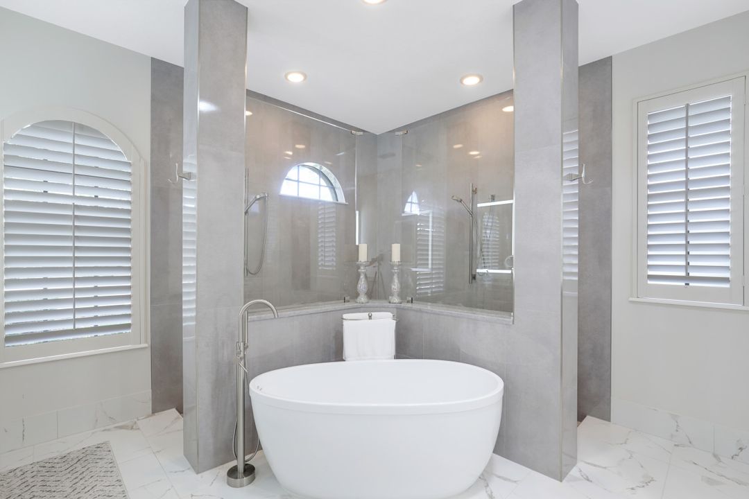 7323 Acorn Way, Naples, FL 34119