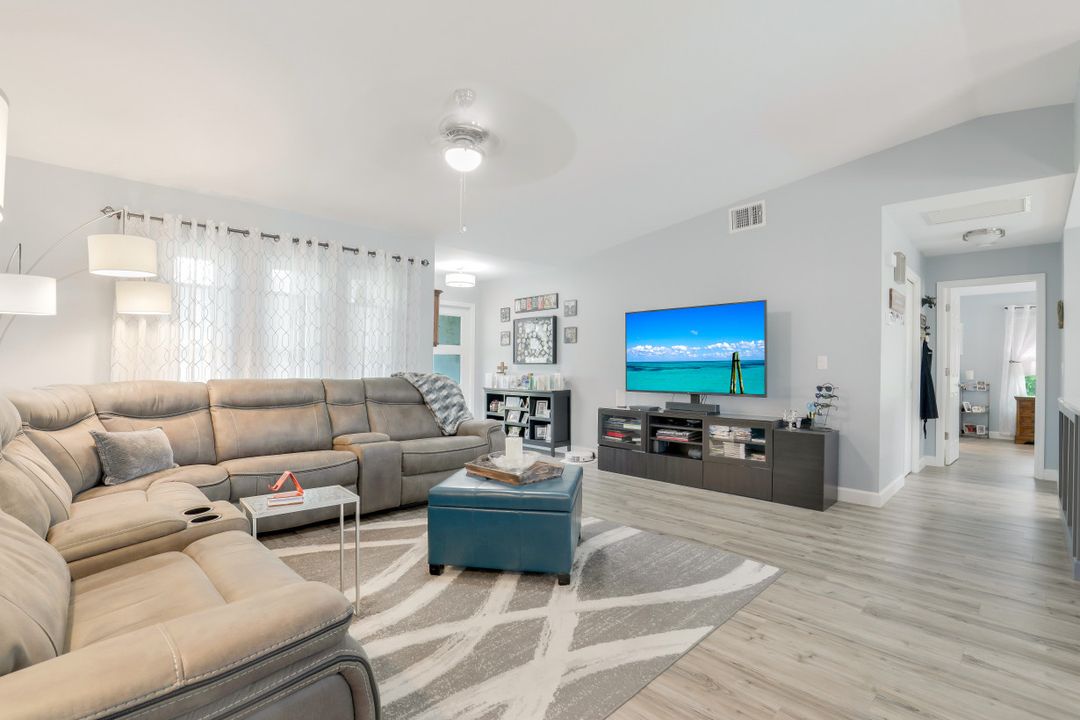 5328 SW 10th Ave, Cape Coral, FL 33914