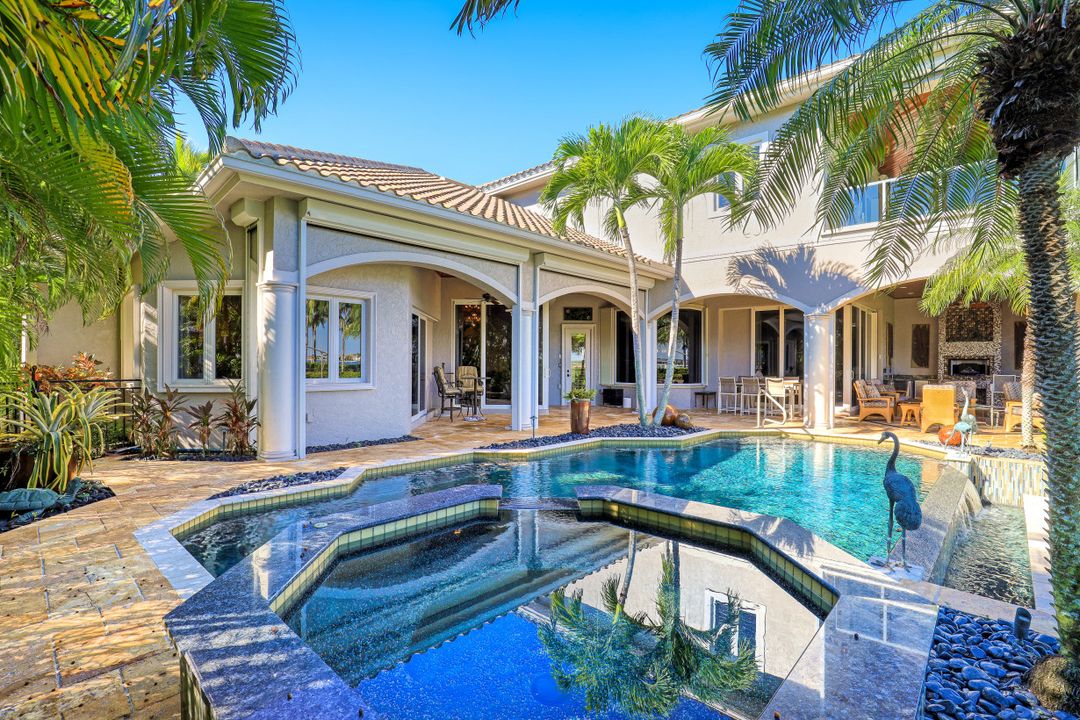 18000 Via Bellamare Ln, Miromar Lakes, FL 33913
