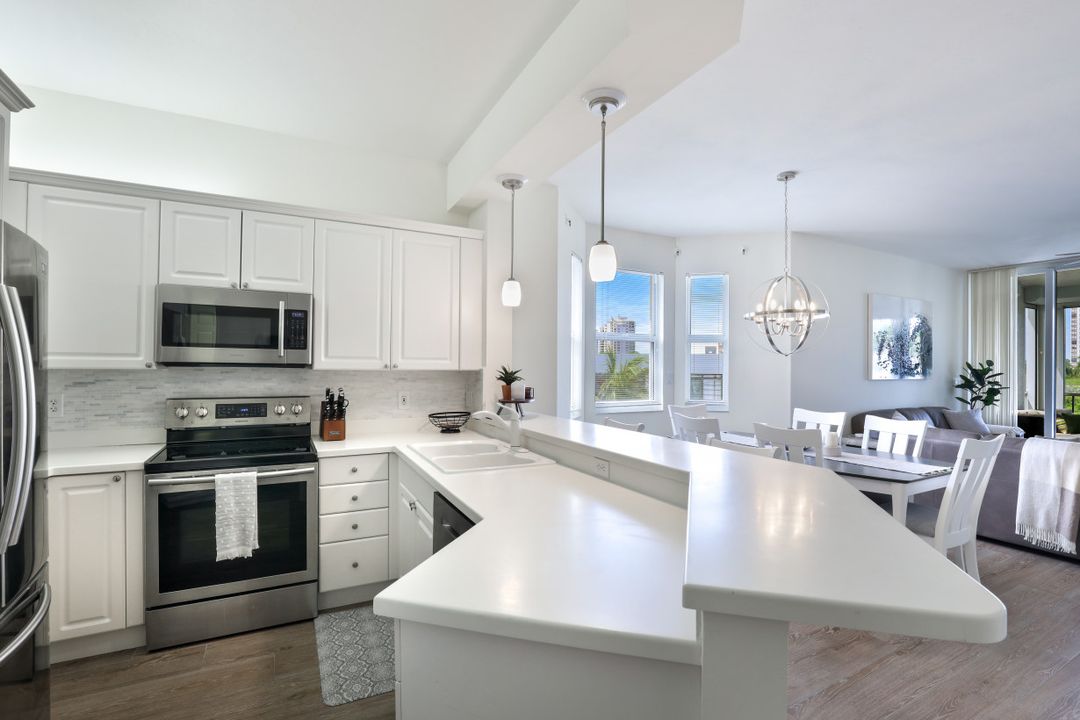 400 Flagship Dr, Naples, FL 34108