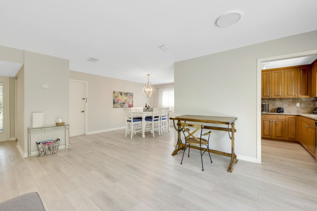 1320 Woodridge Ave, Naples, FL 34103