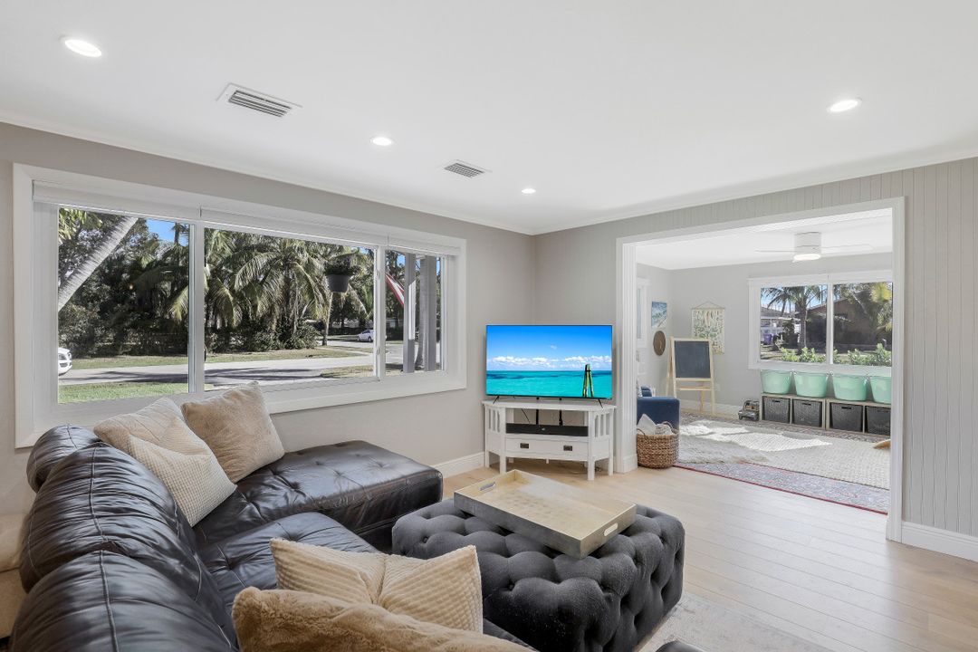 1091 22nd Ave N, Naples, FL 34103