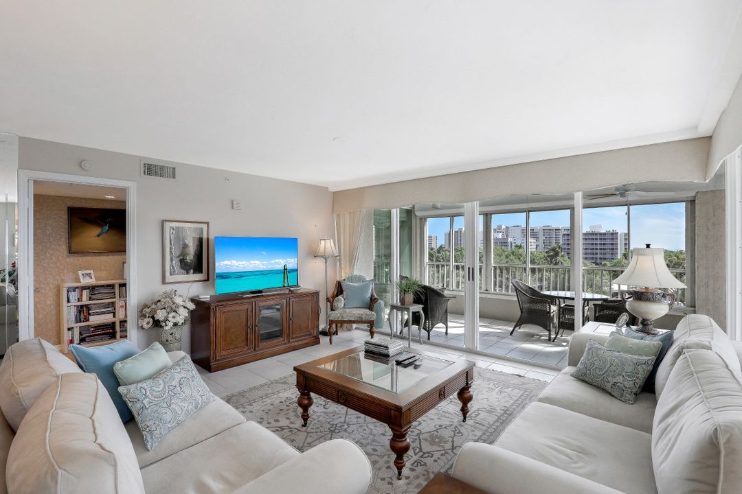 21 Bluebill Ave #404, Naples, FL 34108