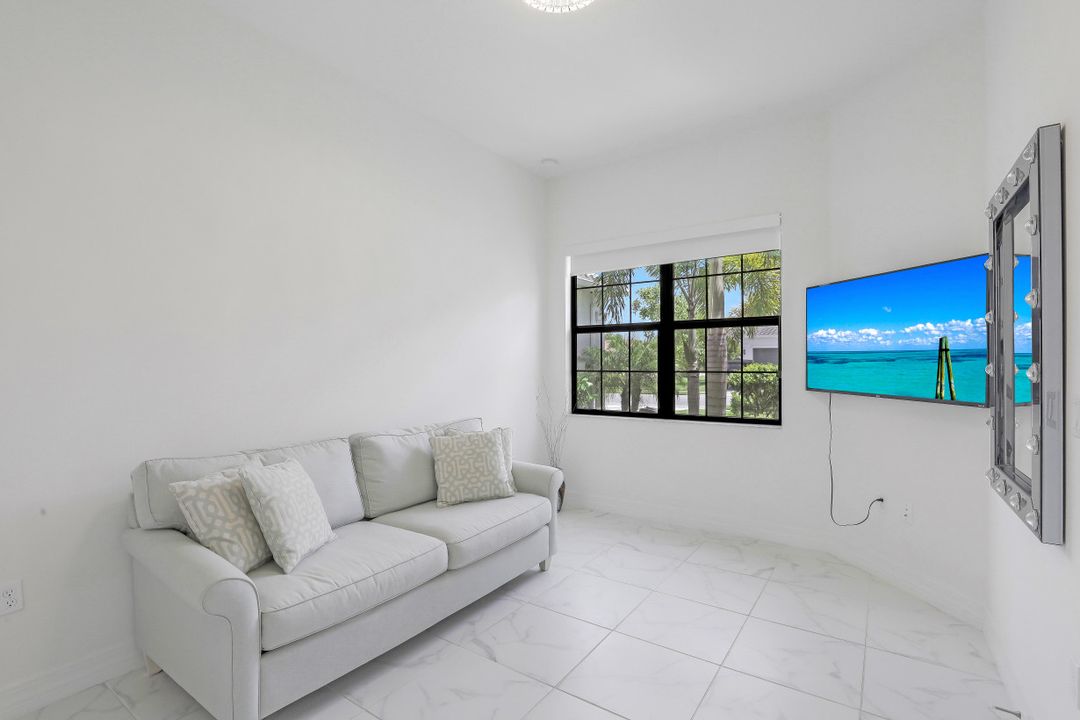 4488 Aurora St, Naples, FL 34119