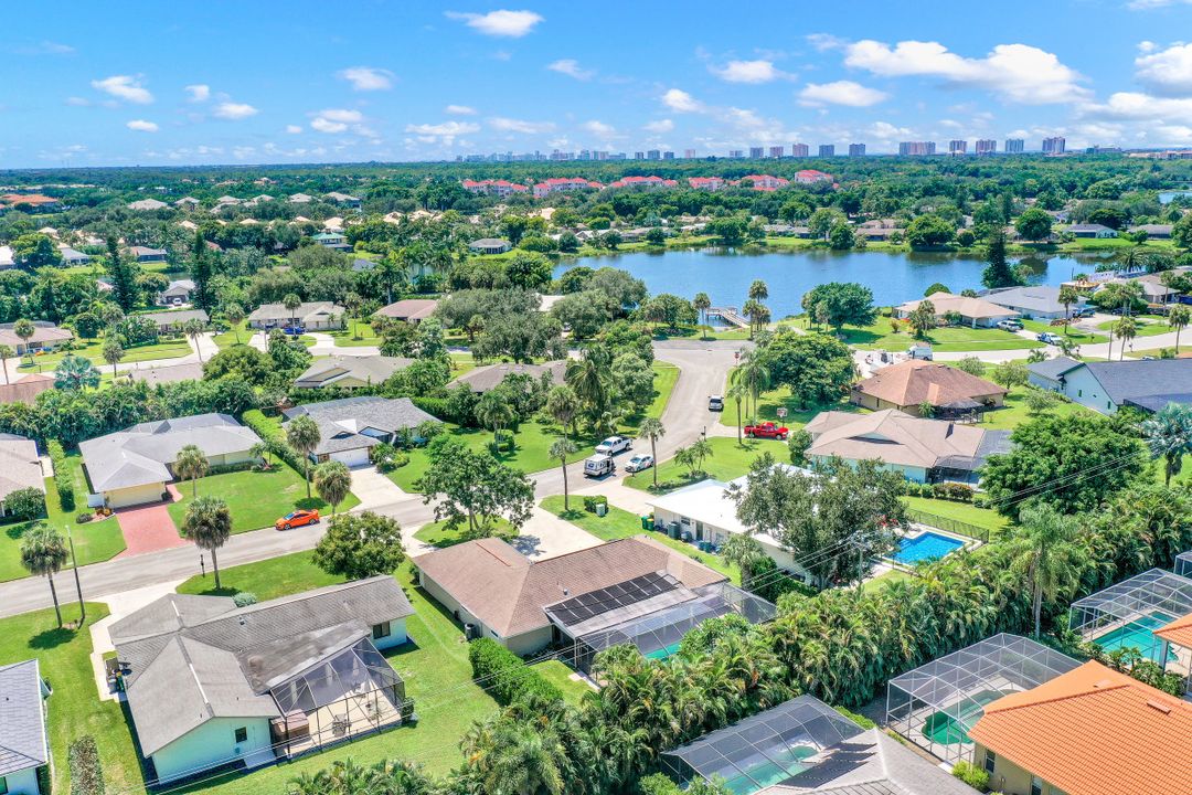 10430 Windsor Way, Naples, FL 34109