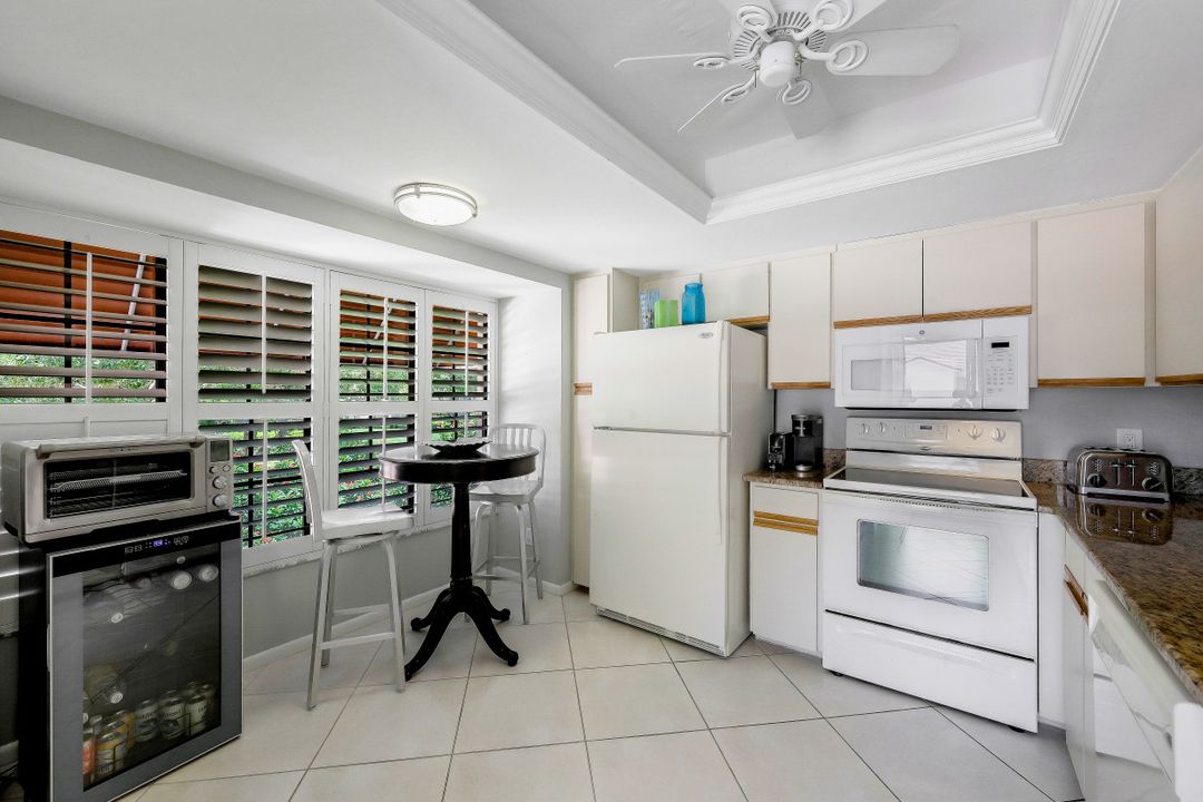 523 Serendipity Dr #523, Naples, FL 34108