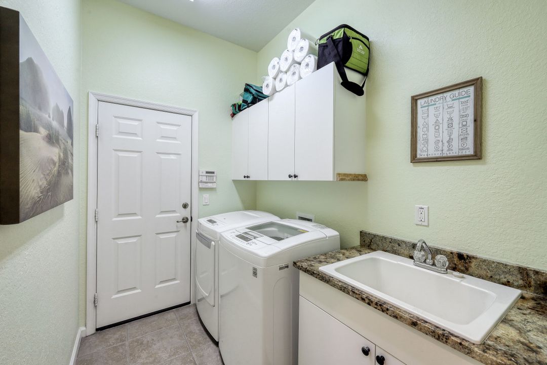 8219 Potomac Ln, Naples, FL 34104