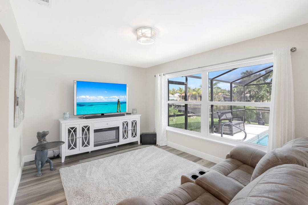 2307 SW 40th St, Cape Coral, FL 33914