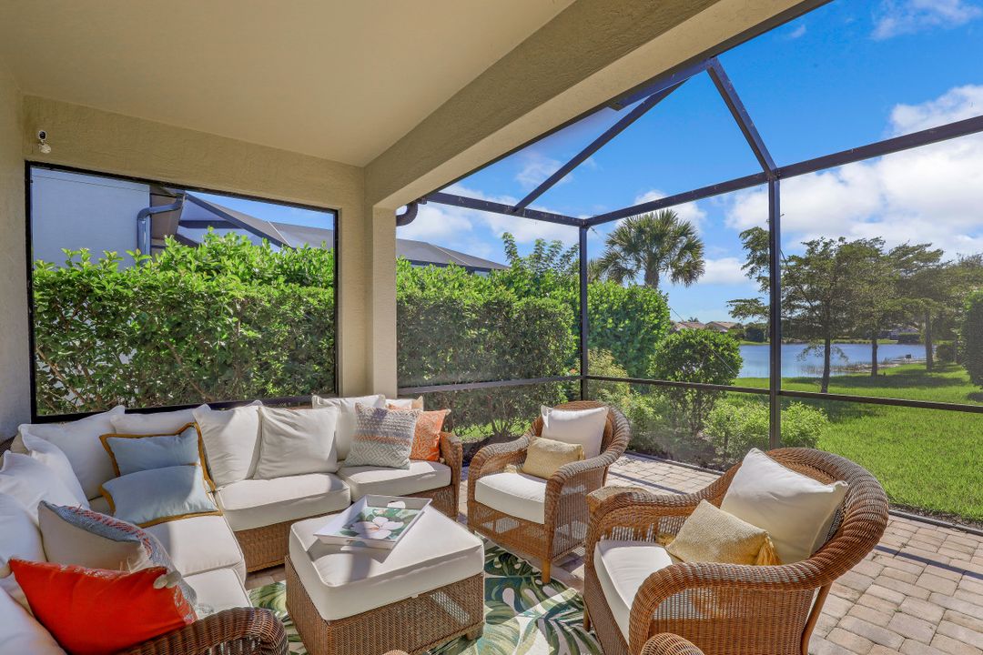 16320 Camden Lakes Cir, Naples, FL 34110