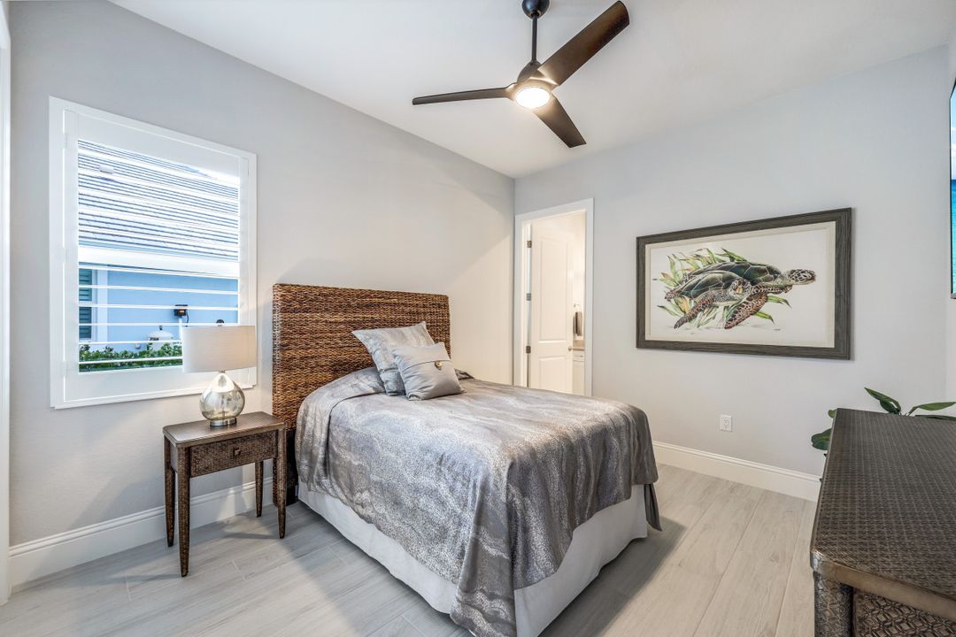 6231 Megans Bay Dr, Naples, FL 34112