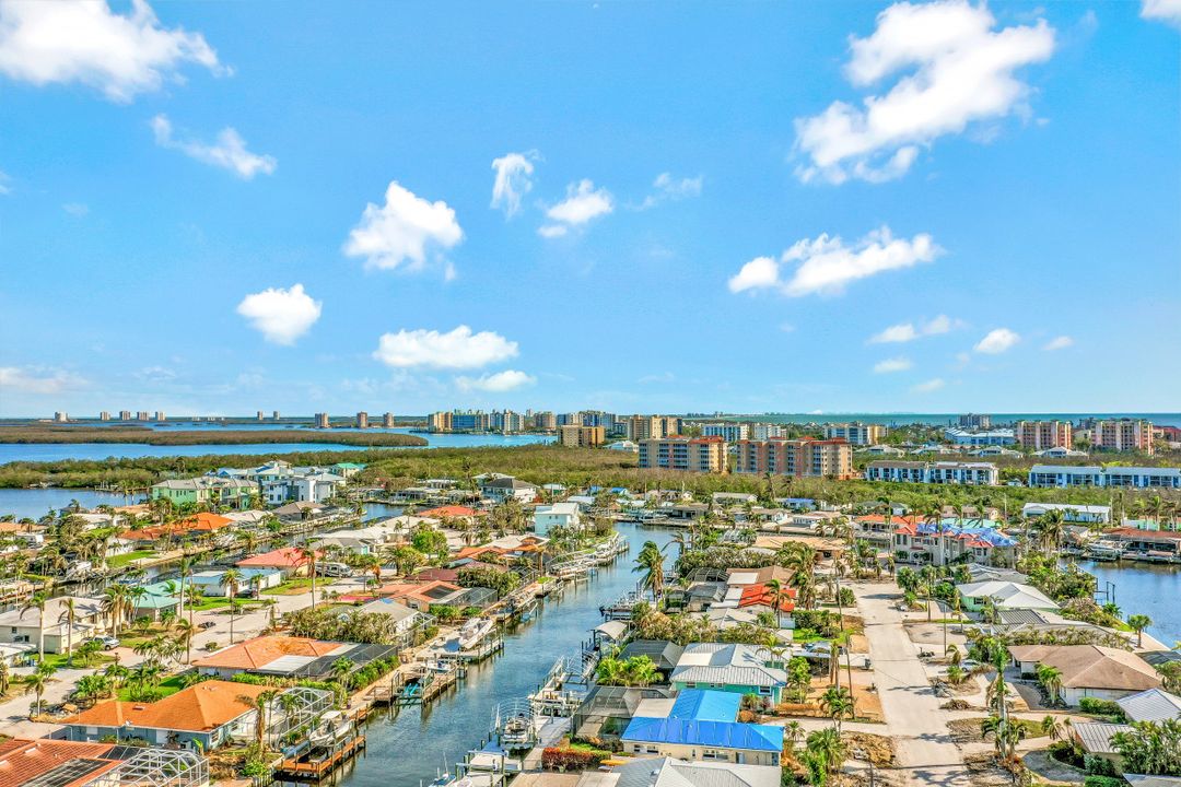 9 Sunview Blvd, Fort Myers Beach, FL 33931