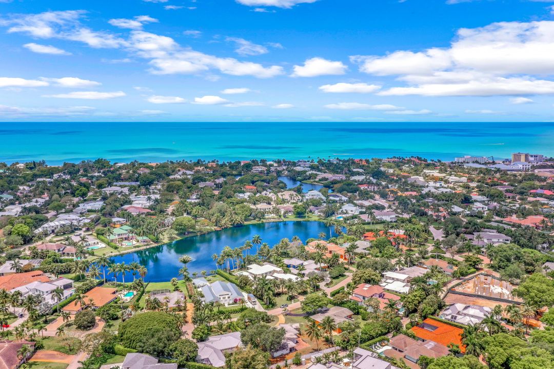 566 Palm Cir E, Naples, FL 34102