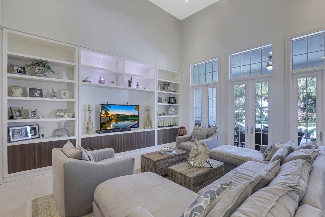 3255 Tavolara Ln, Naples, FL 34114