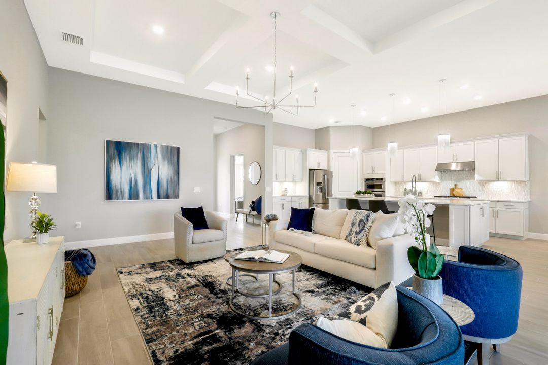 9765 Everglades Dr, Naples, FL 34120