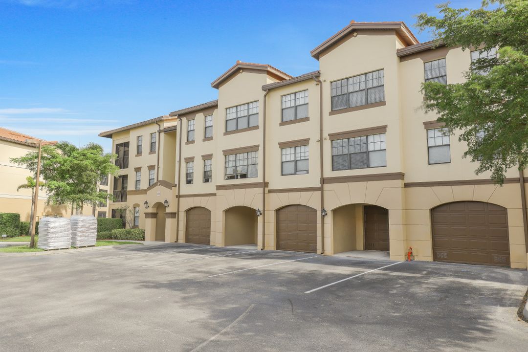 12975 Positano Cir #104, Naples, FL 34105