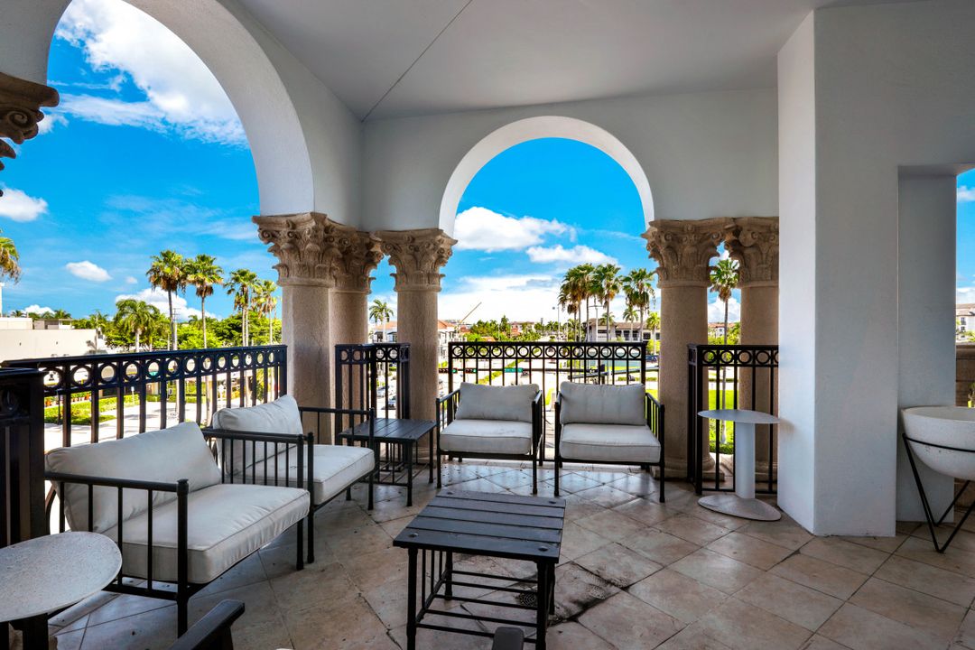 900 5th Ave S #303, Naples, FL 34102