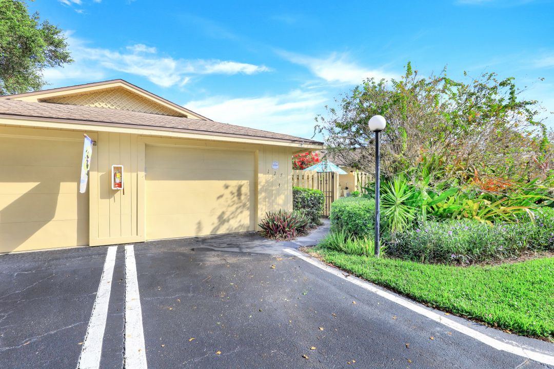 127 Forest Lakes Blvd, Naples, FL 34105