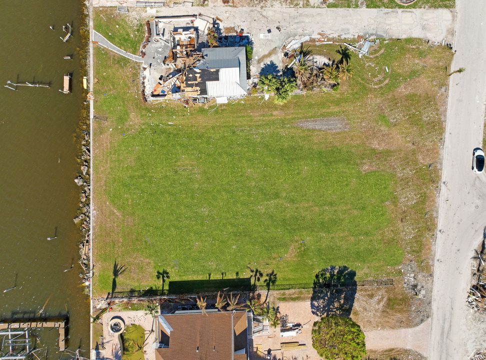 932 San Carlos Dr, Fort Myers Beach, FL 33931