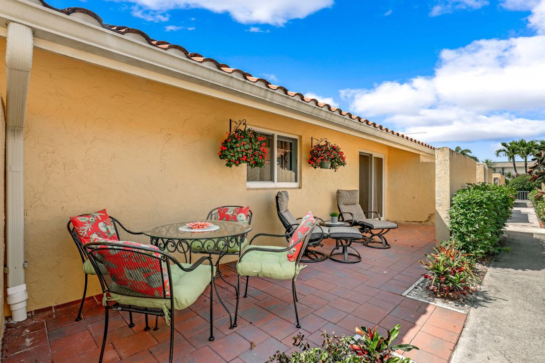 146 Harrison Rd, Naples, FL 34112