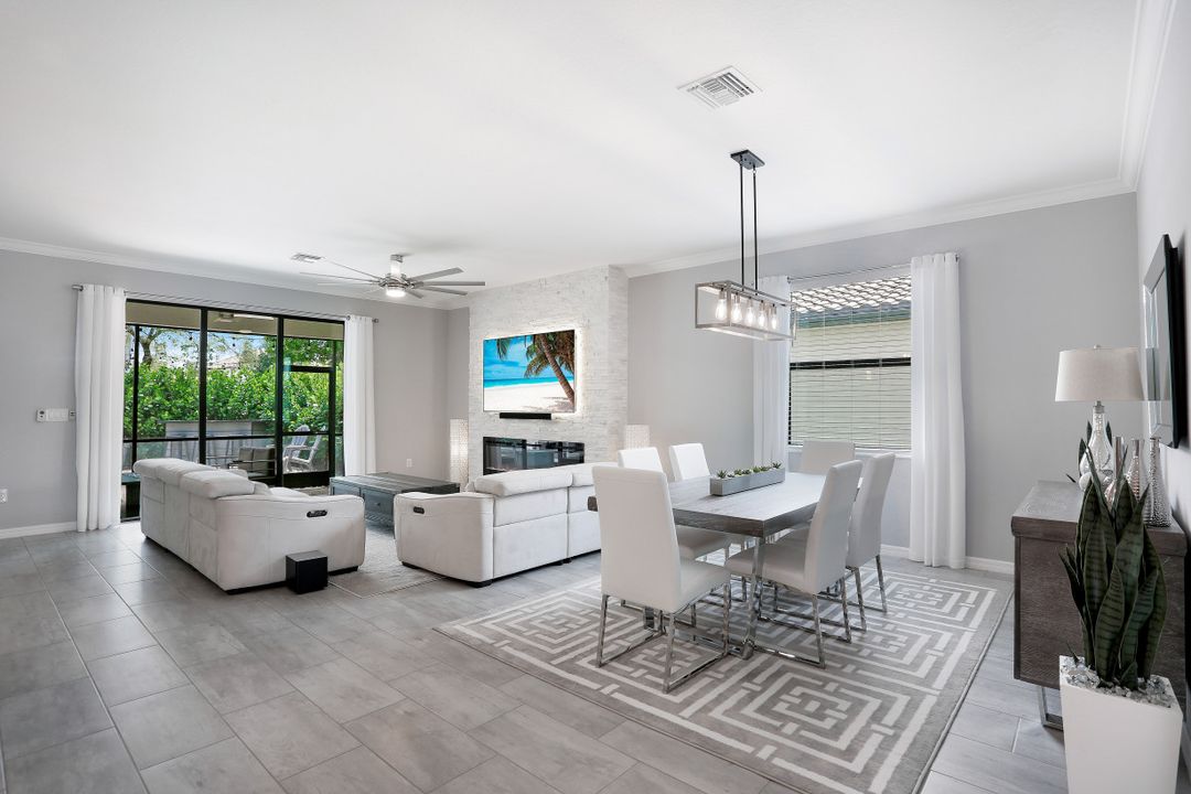 9385 Glenforest Dr, Naples, FL 34120