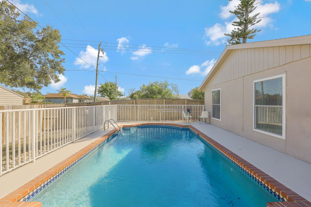 18469 Phlox Dr, Fort Myers, FL 33967