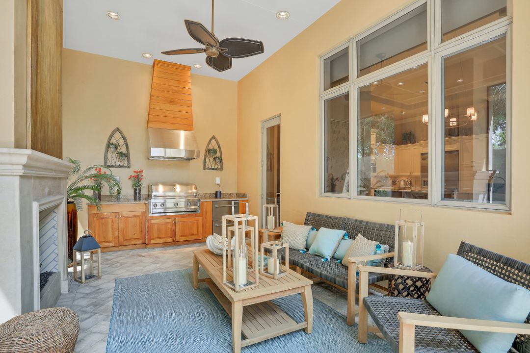 2086 Torino Way, Naples, FL 34105