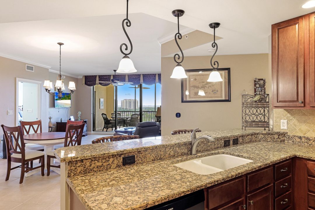 5781 Cape Harbour Dr #910, Cape Coral, FL 33914